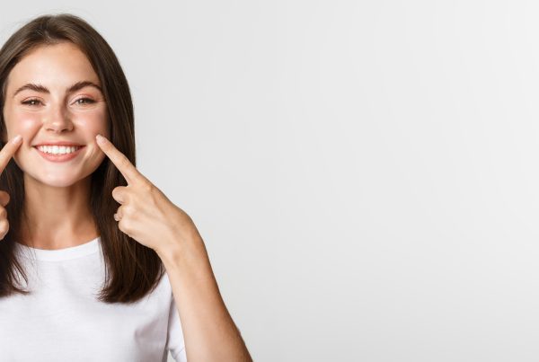 Porcelain Or Composite Veneers On A Budget | Best Dental